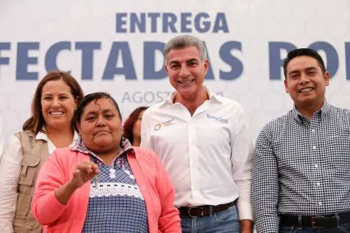 Tony Gali y Fuerza México entregan viviendas a afectados por el 19-S