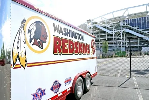 Dan Snyder, dueño de Redskins, informa que el equipo cambiará su nombre
