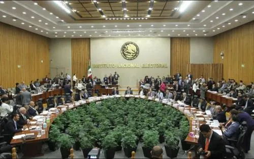 El INE evalúa posible rebase de gastos de senadores por Nuevo León
