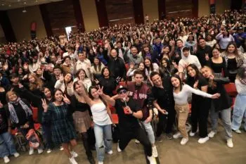 Ofrece Ayuntamiento conferencia magistral se superación y motivación a más de mil 200 estudiantes