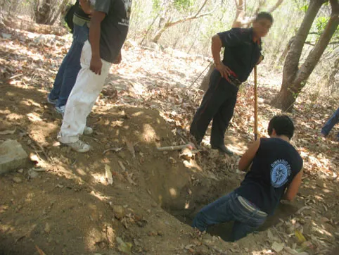 Encuentran 20 cuerpos en fosas clandestinas de Acapulco