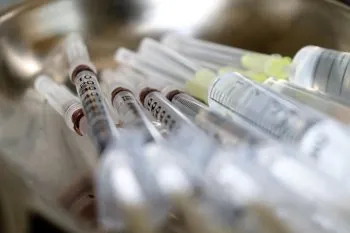 En Francia, puntos de vacunación contra la viruela del mono son habilitados
