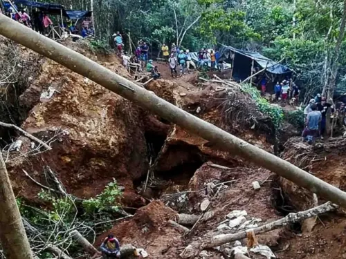 Derrumbe en mina de Nicaragua deja a mineros atrapados