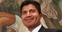Autores del Himno a la Policía Municipal son reconocidos por Eduardo Rivera