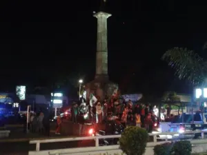 Monumento a Juárez sirvió de festejos por triunfo del Tri Sub 20