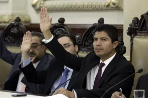 Alcalde evita hablar sobre asaltos en Vía San Ángel