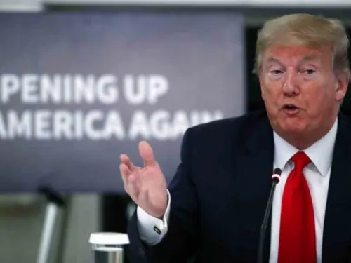 Trump habla con familiares de George Floyd; pide fin de protestas