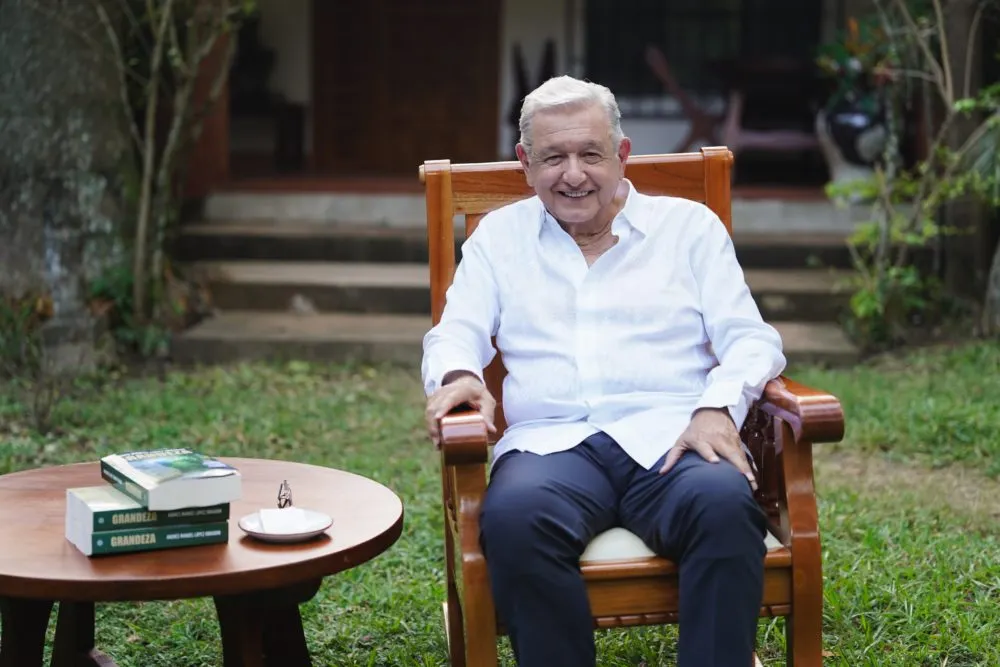 AMLO reaparece y presenta “Grandeza”, su nuevo libro sobre los pueblos originarios