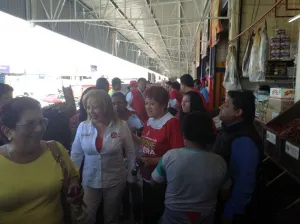 Comerciantes de la Central se suman a Claudia Hernández y a Enrique Agüera