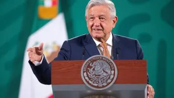 Ordena el INE a AMLO bajar propaganda de fertilizantes