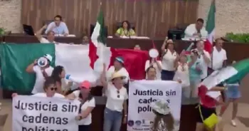 Trabajadores del PJF irrumpen en el Congreso de Yucatán por reforma judicial