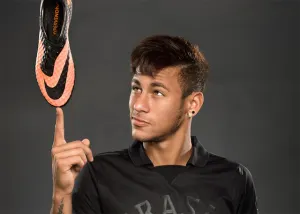 Neymar presenta sus botines Nike Hypervenom