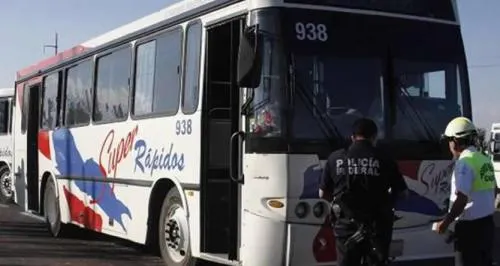 Hombres armados asaltan autobús de Estrella Roja en San Martin Texmelucan