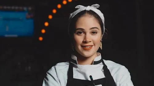 Regina de MasterChef presume cuerpazo en diminuto bikini