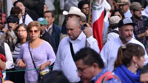 Familia LeBarón se une a marcha por justicia en Puebla