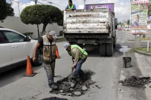 Reprueban en redes sociales incompetencia de Comuna para tapar baches