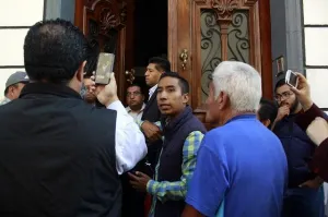 Bloquean acceso de ciudadanos a labores de comisiones del Congreso
