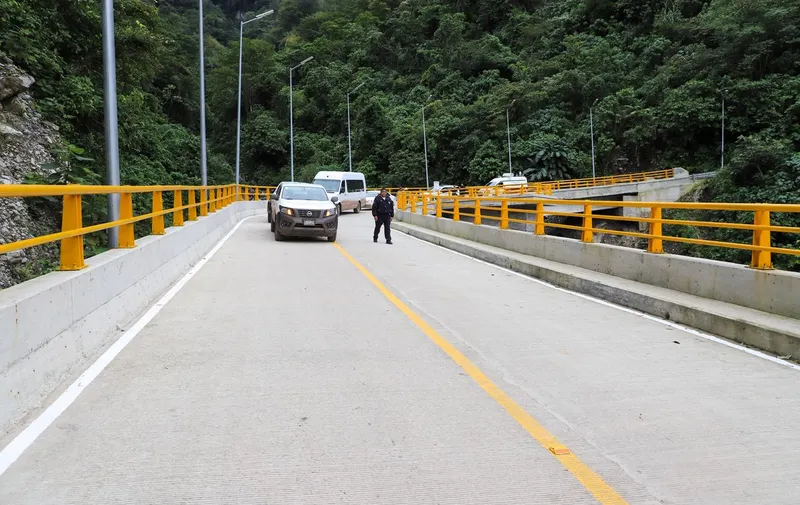 sergio-salomon-cespedes-inaugura-puente-vehicular-en-san-felipe-tepatlan