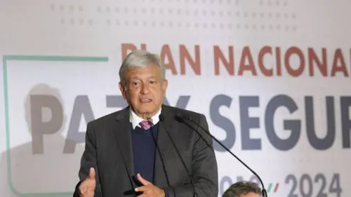 AMLO se compromete a someter a consulta el investigar a expresidentes y Guardia Nacional