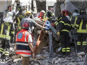 Habilita SRE contacto entre connacionales e Italia tras sismo