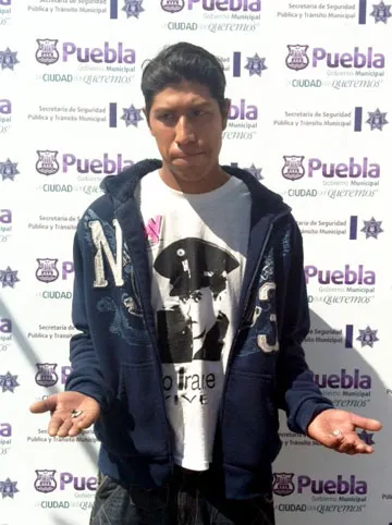 Elementos de la policía municipal de Puebla aseguraron a sujeto con droga