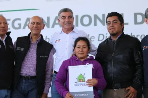 Tony Gali brinda certeza patrimonial en la Colonia 2 de Marzo