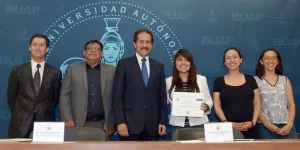 Entregan primer lugar nacional del Premio León Lederman a estudiante BUAP