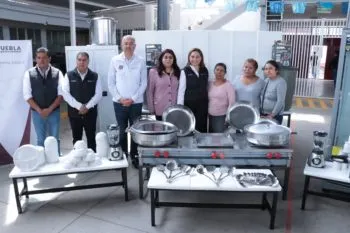 SEDIF equipa desayunadores escolares en tres instituciones de Puebla capital