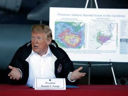 Trump llega al desastre que dejó ‘Florence’