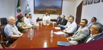 Javier Aquino se reunió con líderes de la 28 de Octubre para abordar incidente en el Mercado Hidalgo