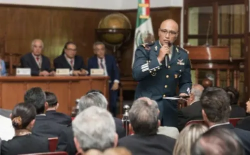 Multan al general Trauwitz, acusado de huachicoleo, por faltar a la audiencia