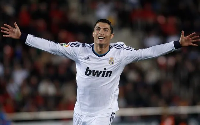 Mourinho defiende a CR7 ante los insultos que recibe