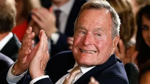 Hospitalizan otra vez al ex presidente George H. W. Bush