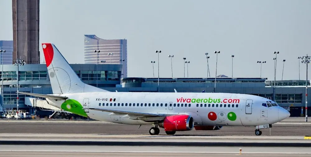Emite Profeco alerta sobre Viva Aerobus por cobro de equipaje de mano