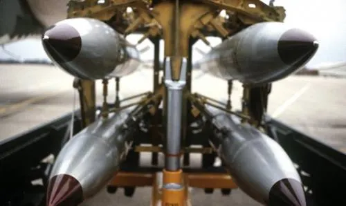 NBC: Trump planteó multiplicar por diez el arsenal nuclear de EU
