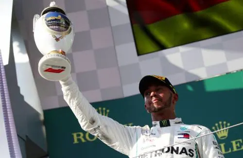 Hamilton gana el Gran Premio de Hungría; ‘Checo’ sale del Top Ten