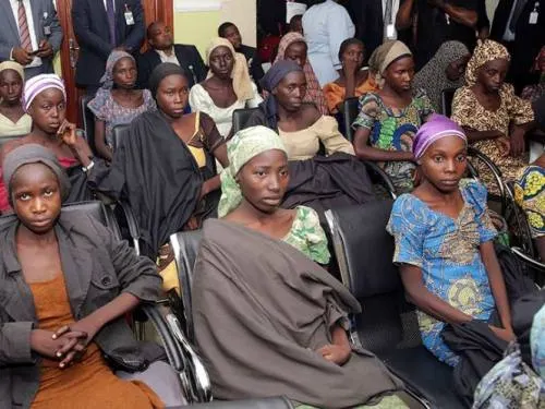 Presidente de Nigeria se reunirá con niñas liberadas de Boko Haram