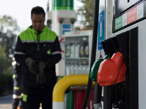Baja la gasolina, pero…2 y 3 centavos; Magna $16.49, Premium $18.23