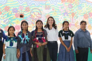 Develan murales comunitarios, muestra del talento de mujeres indígenas