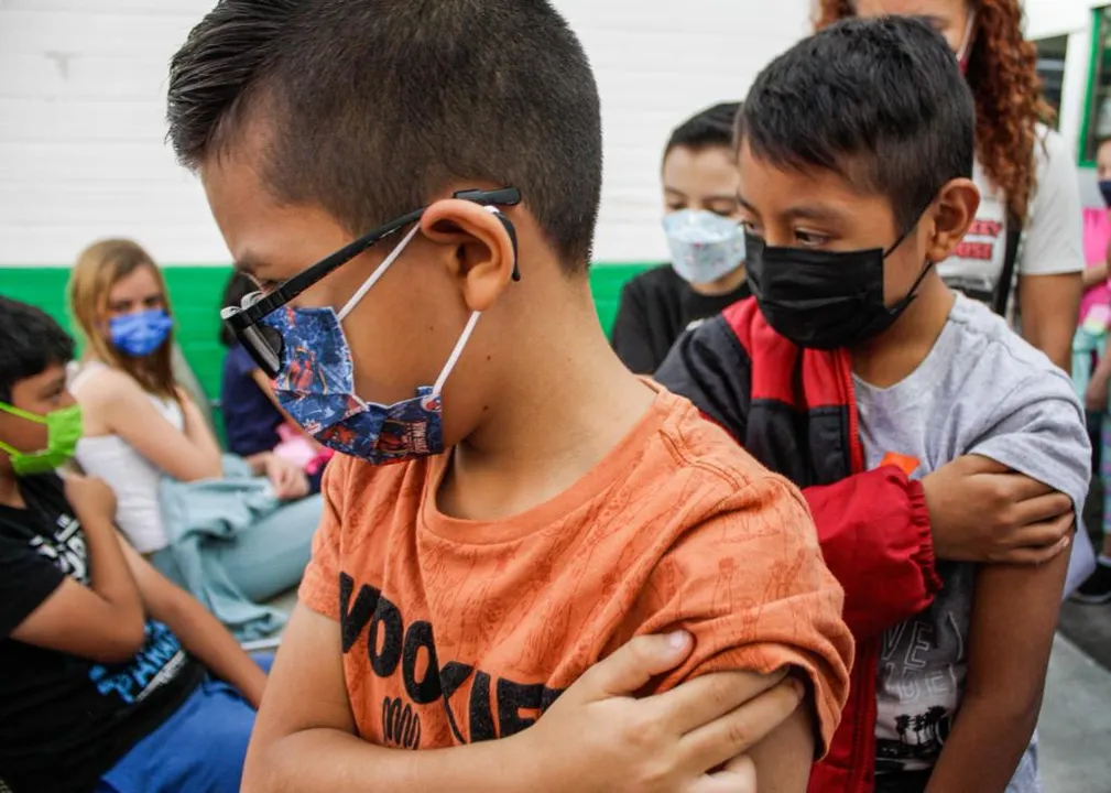 Aprueban vacunas anti-COVID-19 de Pfizer y Moderna para niños de seis meses en Europa