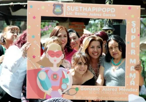 Ayuntamiento y Sindicato Benito Juárez festejan a las mamás en su día