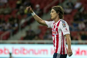 Chivas no castigará a Fierro por fingir penal