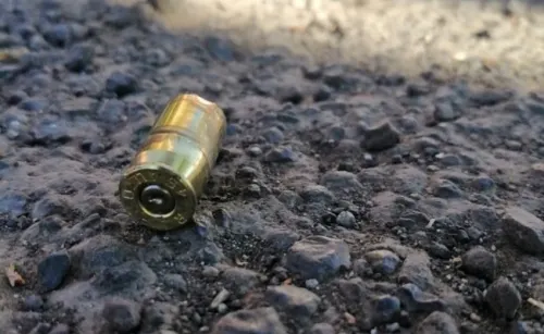 Caminaba para abordar su transporte y resultó herido por una bala perdida