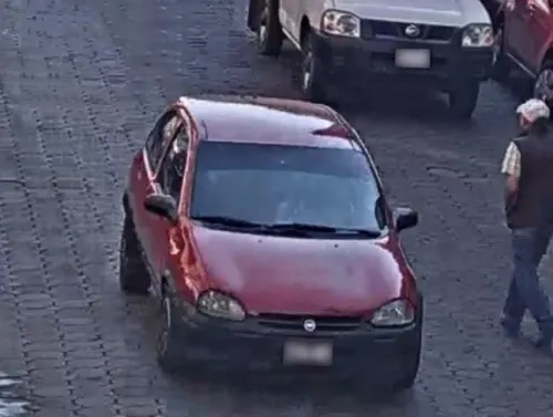 Aseguró Policía Municipal de Puebla vehículo posiblemente involucrado en robo a casa de empeño