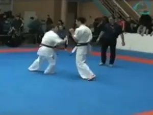 VIDEO: Karateca gana con una técnica fulminante