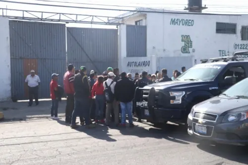 Encuentran tráiler robado dentro de bodega de líder comerciante en la Loma