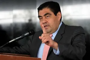 Renuncian senadores del PRD a fuero constitucional