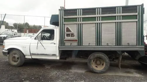 Policía estatal recuperó tres vehículos y un remolque