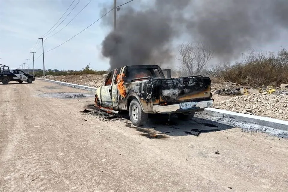 Encuentran cuerpo calcinado dentro de camioneta en Nuevo León