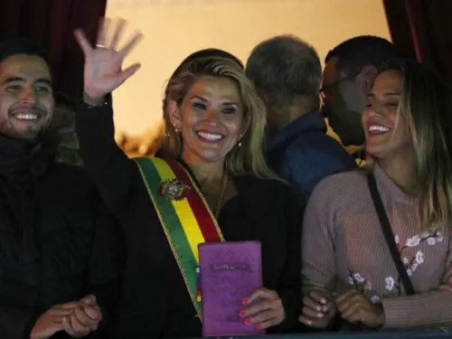 Brasil reconoce a Jeanine Añez como presidenta interina de Bolivia: medios